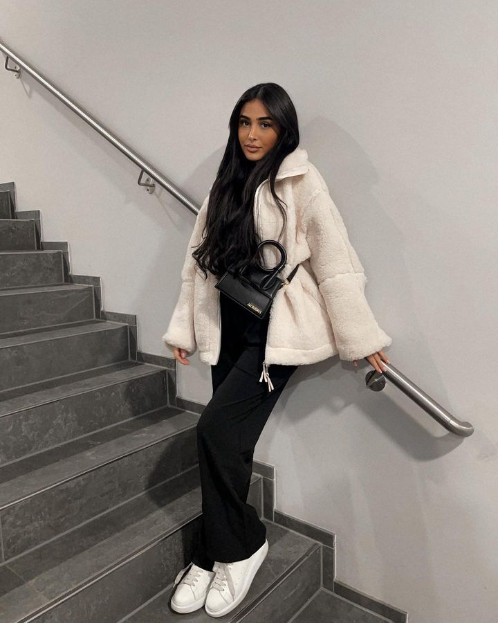 Women’s Oversized Zip Front Fleece Jacket with Wide Collar